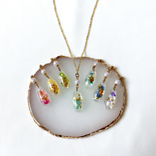 Load image into Gallery viewer, Princesses Teardrop Necklace