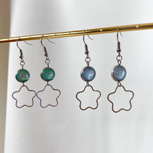 Load image into Gallery viewer, Handmade customisable resin daisy earrings