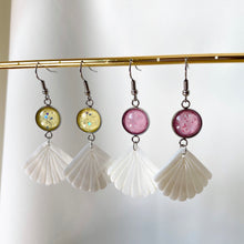 Load image into Gallery viewer, Handmade customisable resin shell pearls earrings