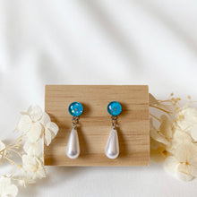 Load image into Gallery viewer, Handmade customisable resin pearl earrings