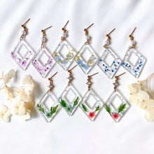 Load image into Gallery viewer, Dancing Diamonds