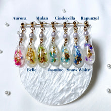 Load image into Gallery viewer, Princesses Teardrop Necklace