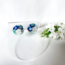 Load image into Gallery viewer, Oriental Floral Studs