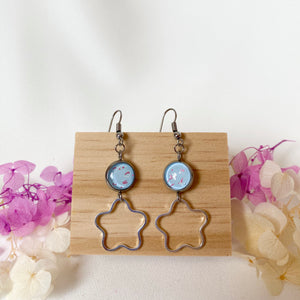 Handmade customisable resin daisy earrings