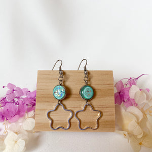 Handmade customisable resin daisy earrings